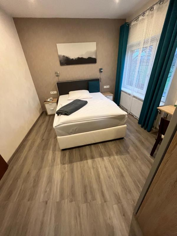 Single Room image 4