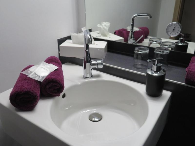 Double Room image 4