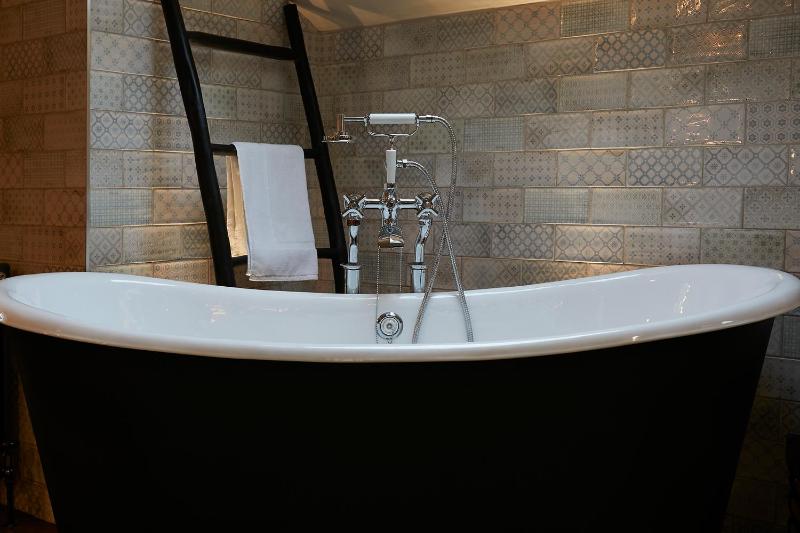 Superior King Room image 4