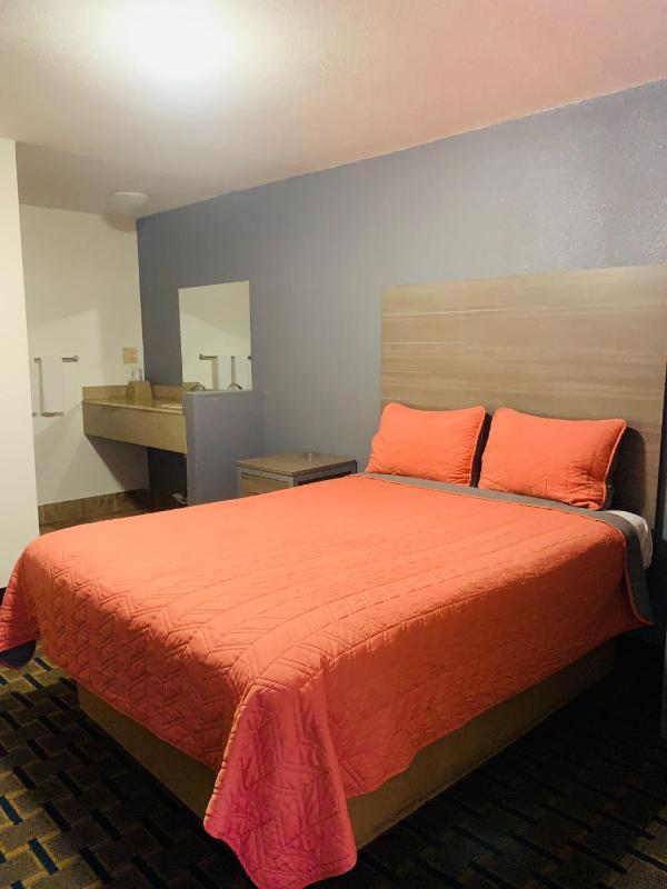 Economy Single Room image 4