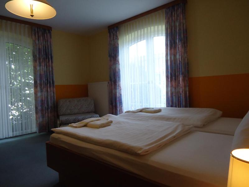 Double Room with Balcony and Lake View image 2