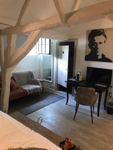 Deluxe Double Room (2 Adults + 1 Child) image 3