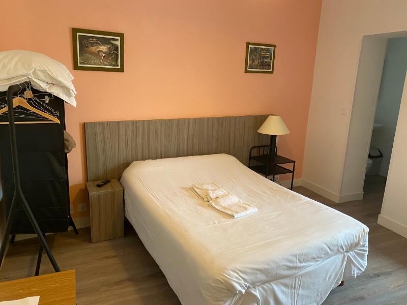 Double Room image 4