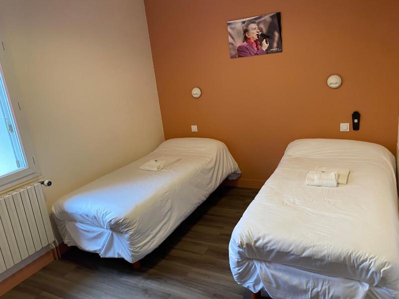 Twin Room image 3