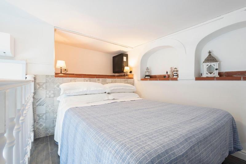 Quadruple Room with Sea View - Split Level image 4