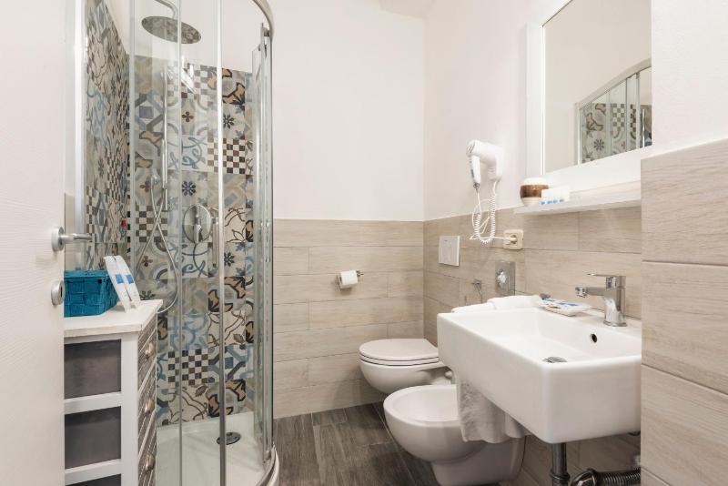 Quadruple Room with Sea View - Split Level image 3