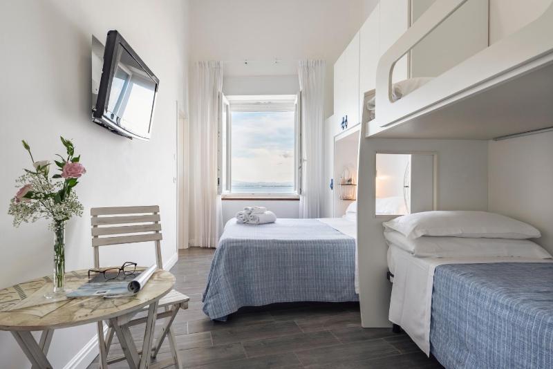 Family Room with Sea View image 1