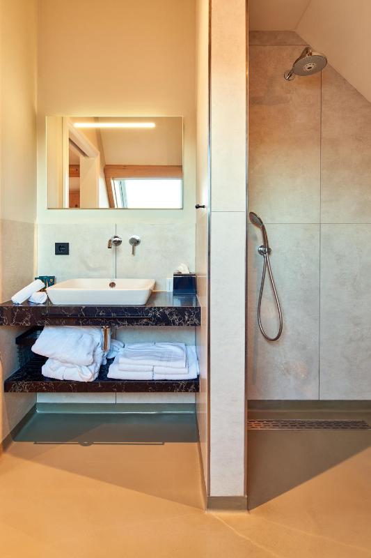 Double Room image 4