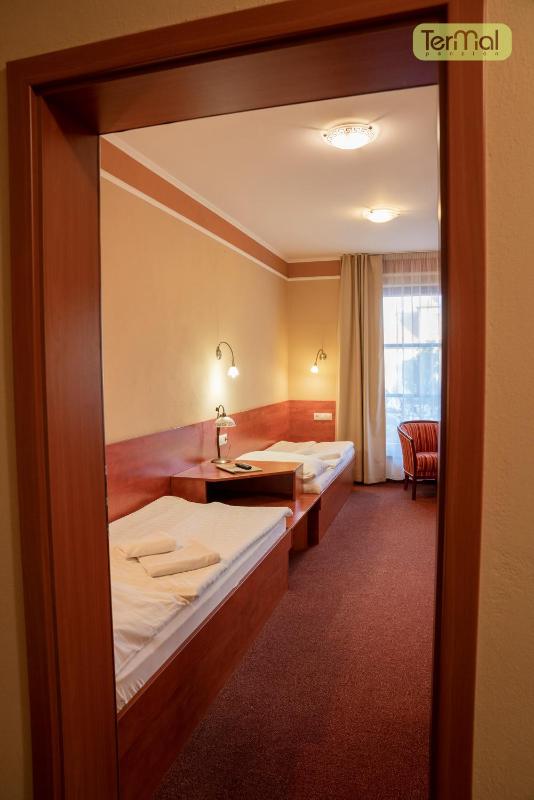 Twin Room - Disability Access (No Balcony) image 1