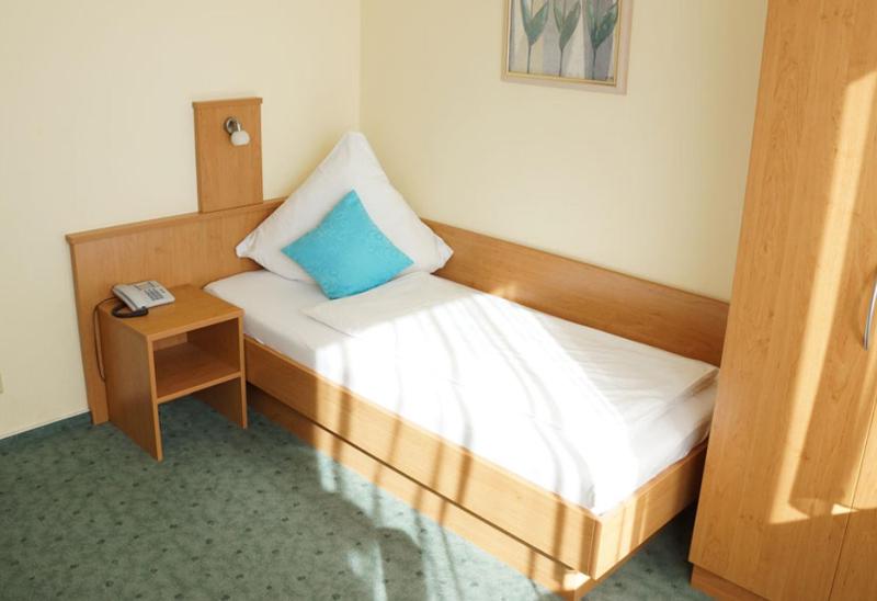 Single Room image 3