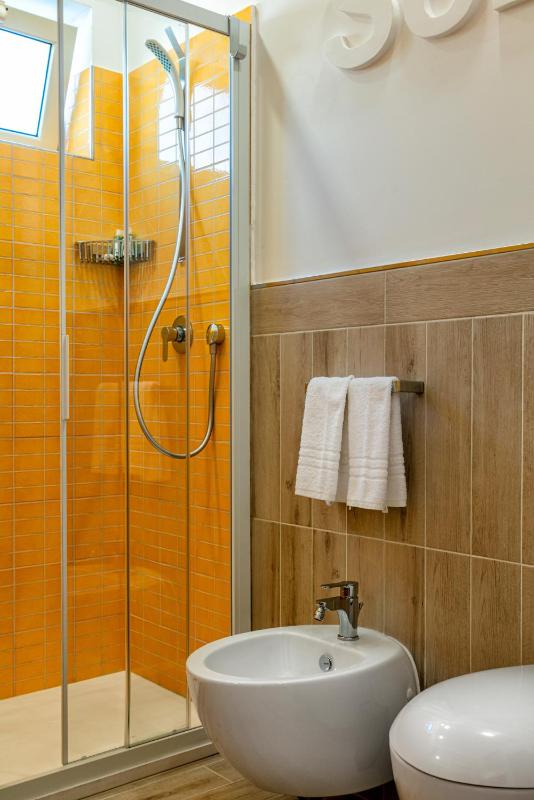 Deluxe Double Room with Balcony image 2