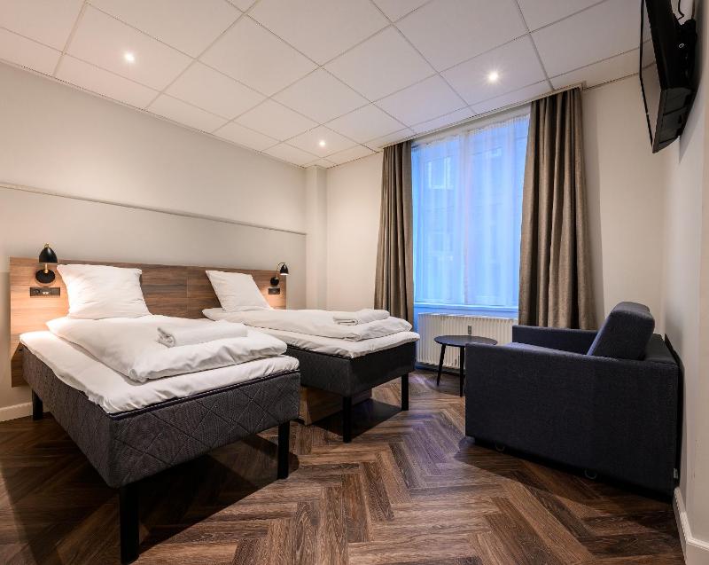 Triple Room with Private Bathroom image 2