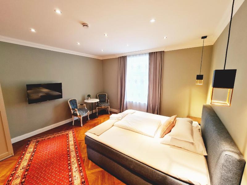 Deluxe Double Room image 2