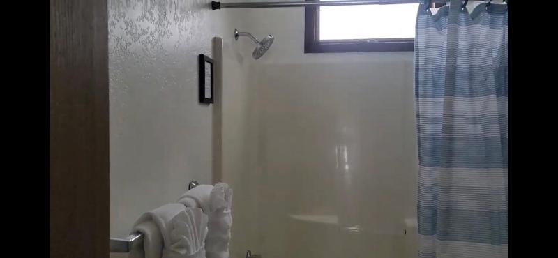 Queen Room image 2