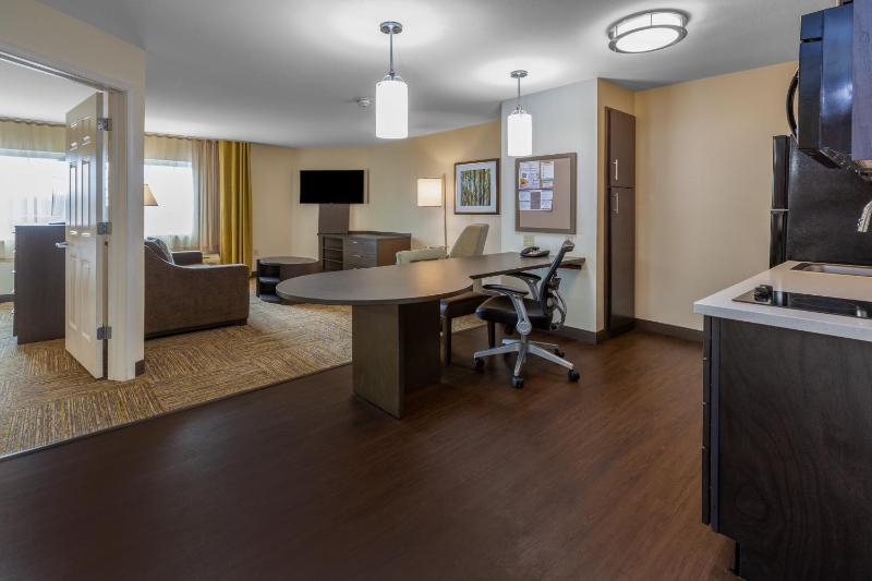 One-Bedroom King Suite with Sofa Bed image 4