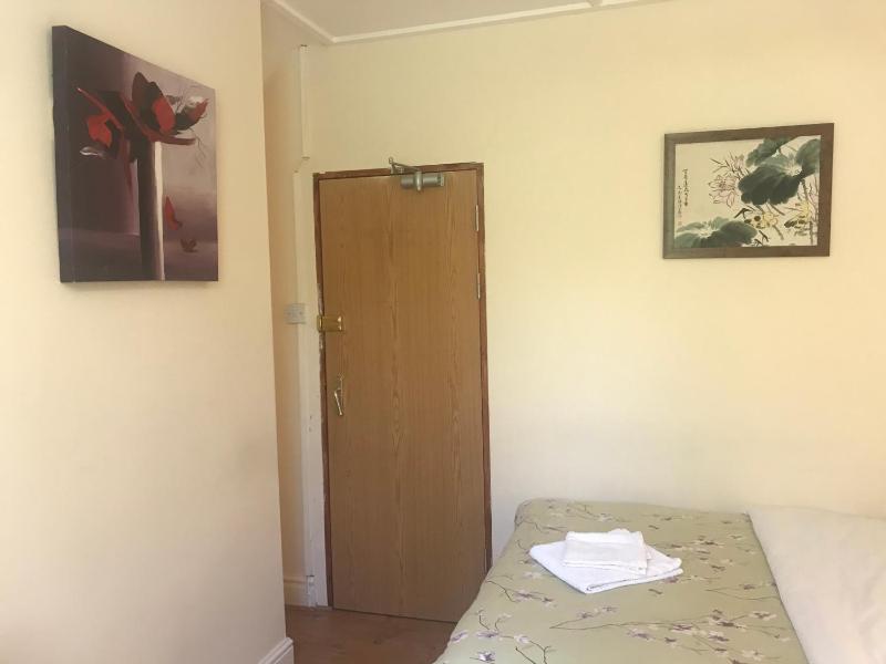 Double Room with Shared Toilet image 3