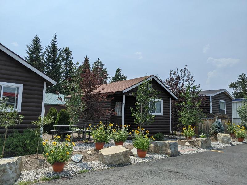 Deluxe Cottage Cabin # 4 image 3
