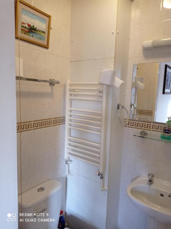 Twin Room with Shared Toilet image 2