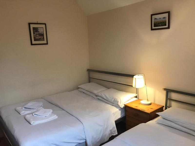 Triple Room with Shared Toilet image 1