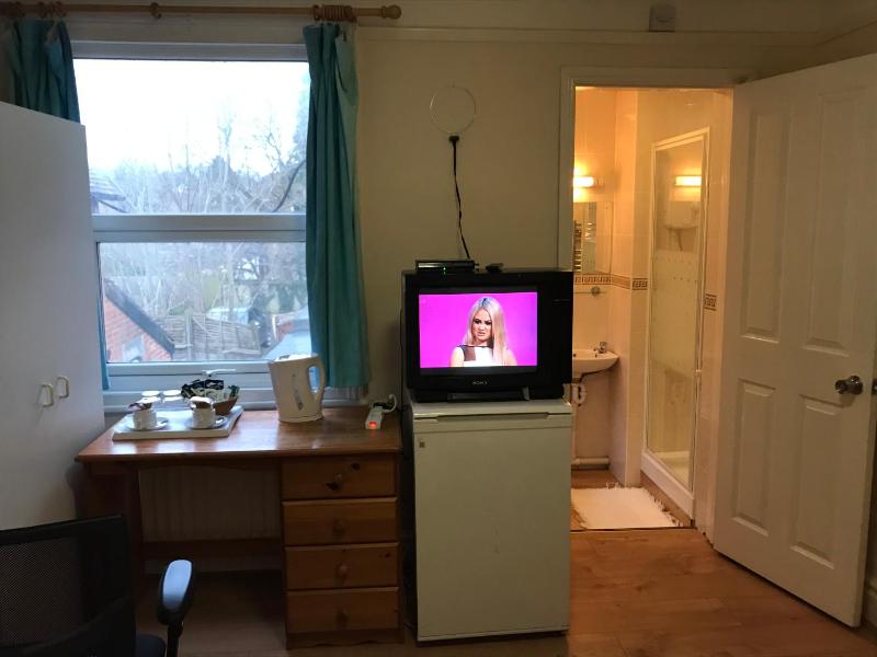 Triple Room with Shared Toilet image 3