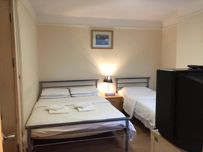 Triple Room with Shared Toilet image 2