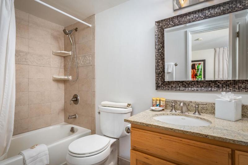 Two-Bedroom Suite with Ocean View image 4