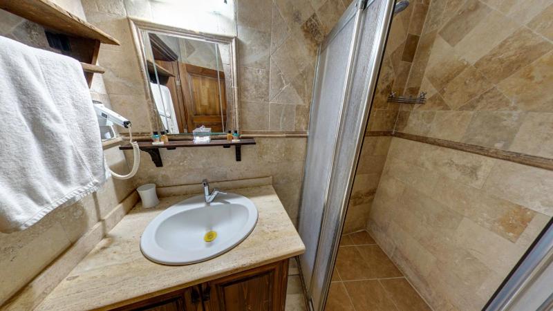 Deluxe Twin Room image 2