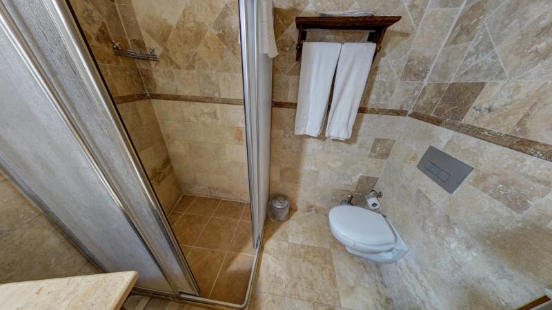 Deluxe Twin Room image 3