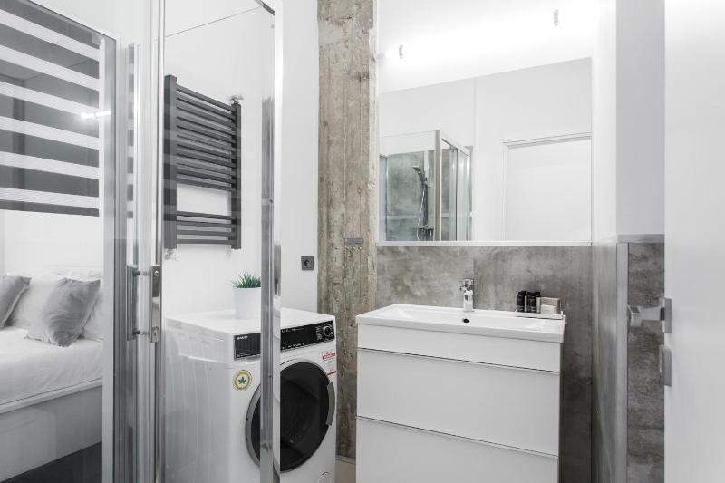 Industrial 1BR Apartment in Ampelokipoi Area by UPSTREET - image 3