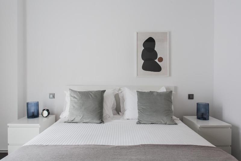 Industrial 1BR Apartment in Ampelokipoi Area by UPSTREET - image 11
