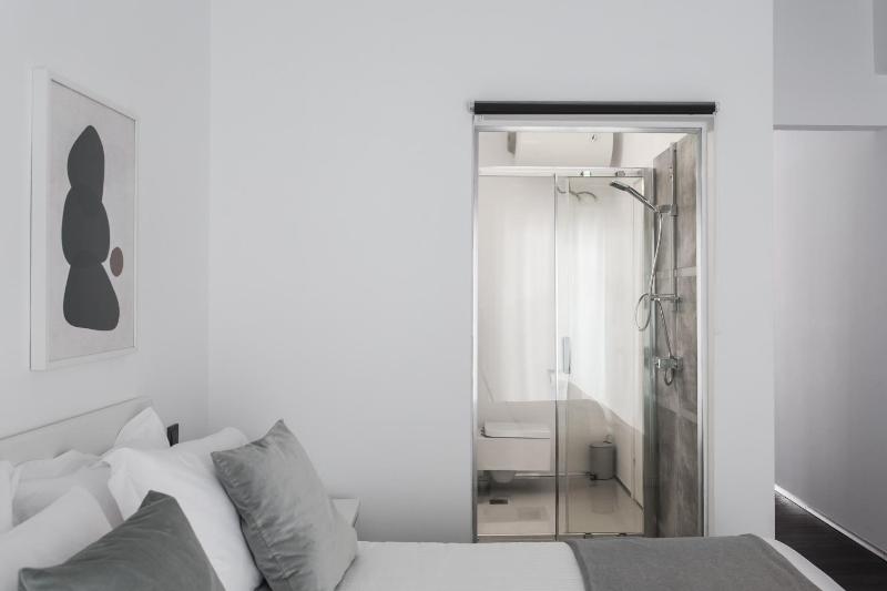Industrial 1BR Apartment in Ampelokipoi Area by UPSTREET - image 10