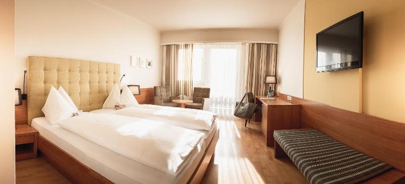 Superior Double Room with Balcony image 1
