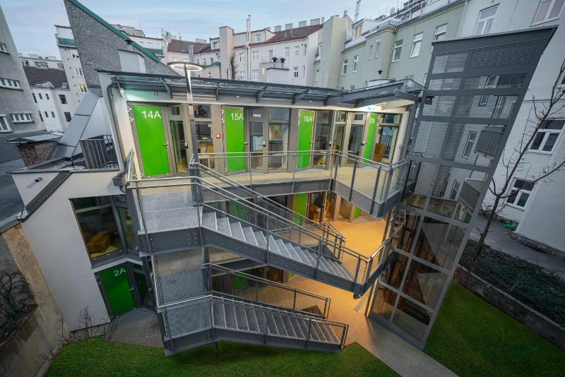 Deluxe Apartment with Balcony image 2