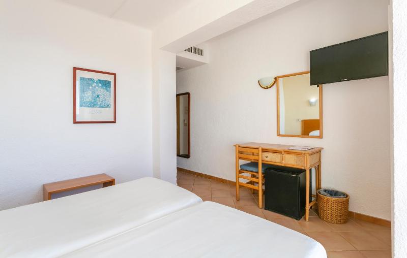 Double Room with Balcony image 1