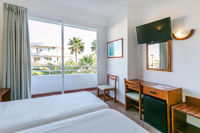 Double Room High Floor with Balcony image 4