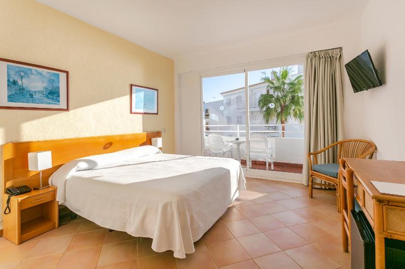 Double Room with Partial Sea View image 4