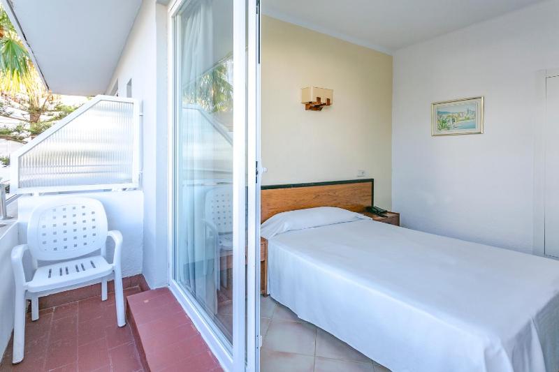 Single Room with Balcony image 4
