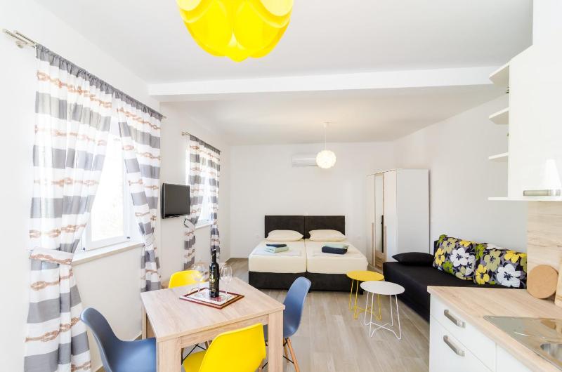 Studio Apartment with City View image 1