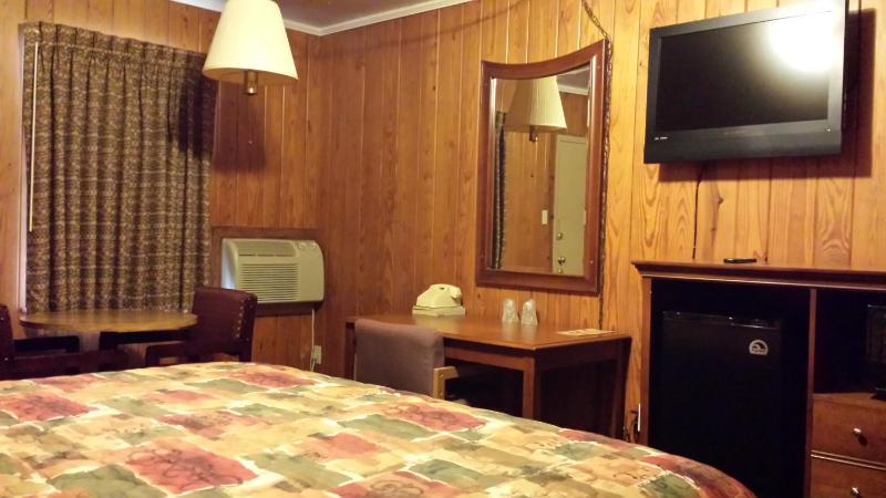 Deluxe King Room - Non Smoking image 4