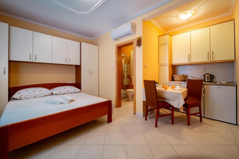 Studio apartment in Lopar with air conditioning WiFi 4886-5 - image 2