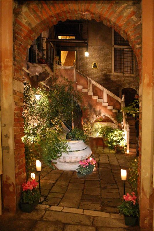 Apartment with Canal View image 4
