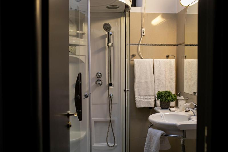 Double or Twin Room image 2