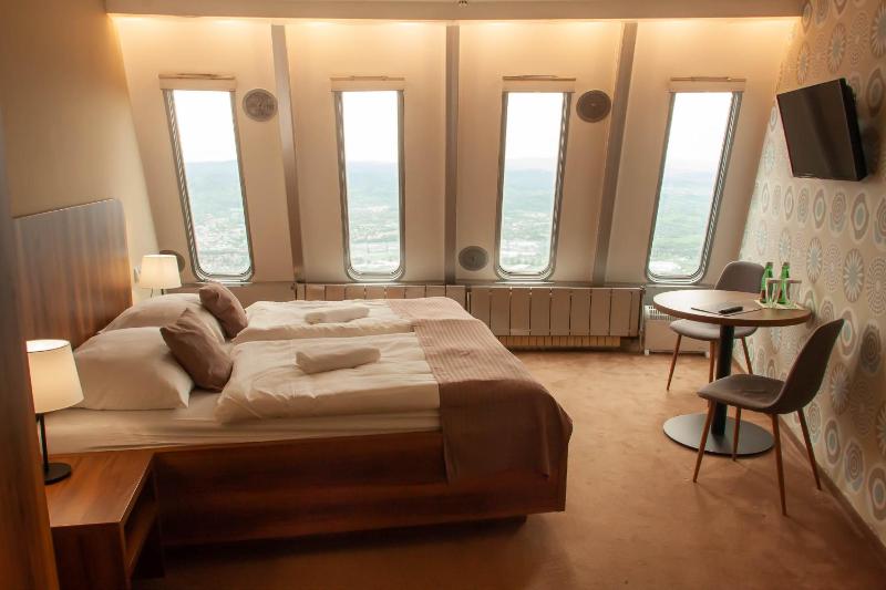 Economy Double Room with Shared Bathroom image 1