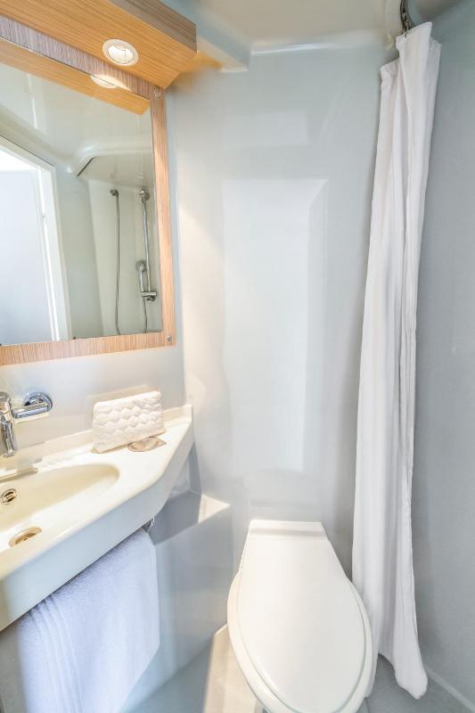 Economy Triple Room image 2