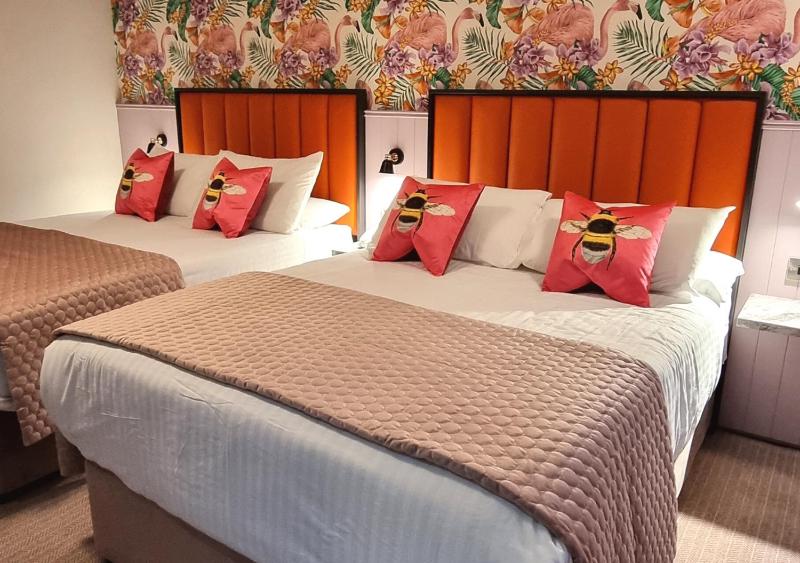 Deluxe Double Room with Two Double Beds image 2