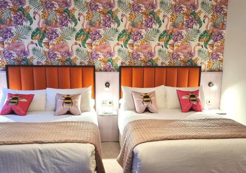 Superior Twin Room image 4