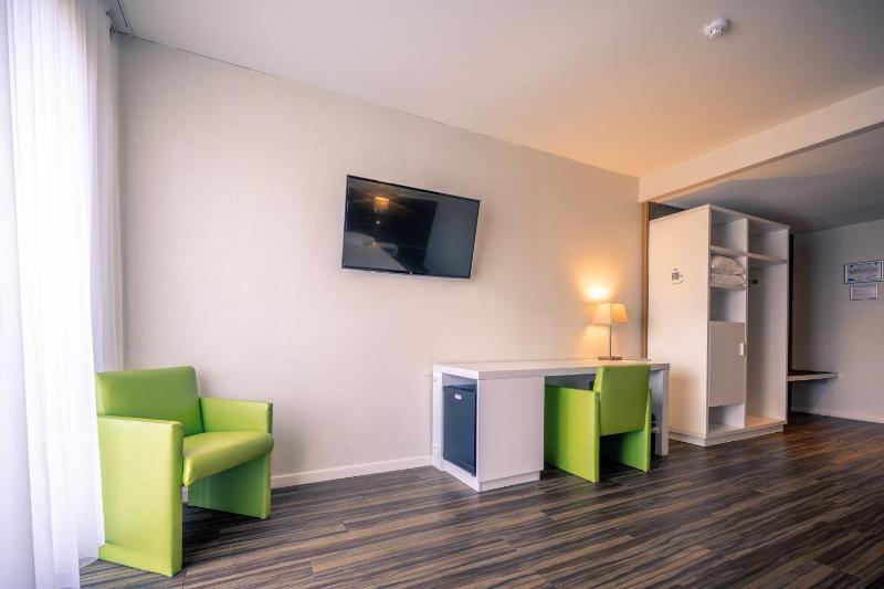 Executive Room Twin or Double image 4