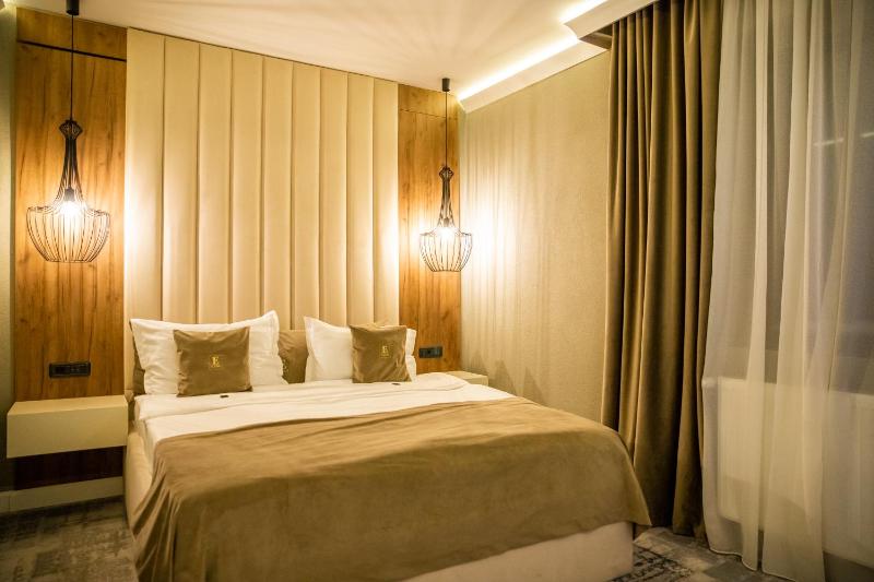 Standard Double Room image 2