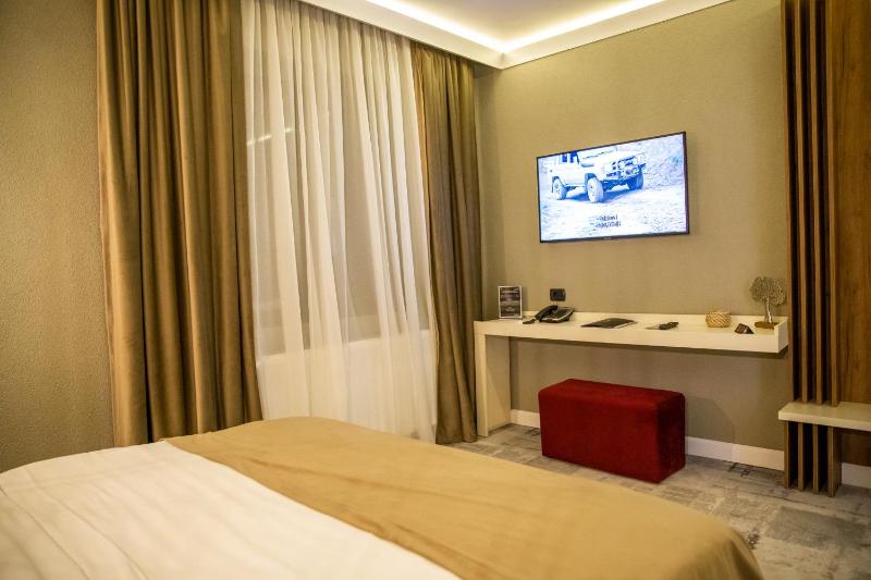 Standard Double Room image 3