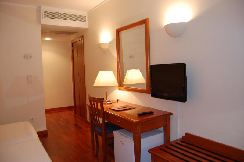 Single Room image 3